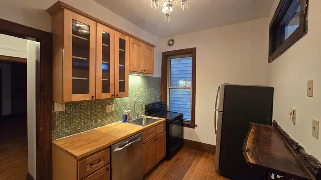 $950 | 522 West National Avenue, Unit 202, Milwaukee, WI 53204