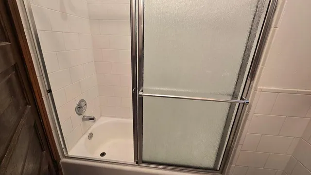 $950 | 522 West National Avenue, Unit 202, Milwaukee, WI 53204