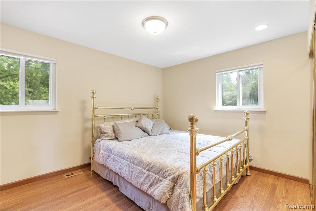 28366 Rollcrest Road Farmington Hills, MI 48334 - Photo 27 of 53