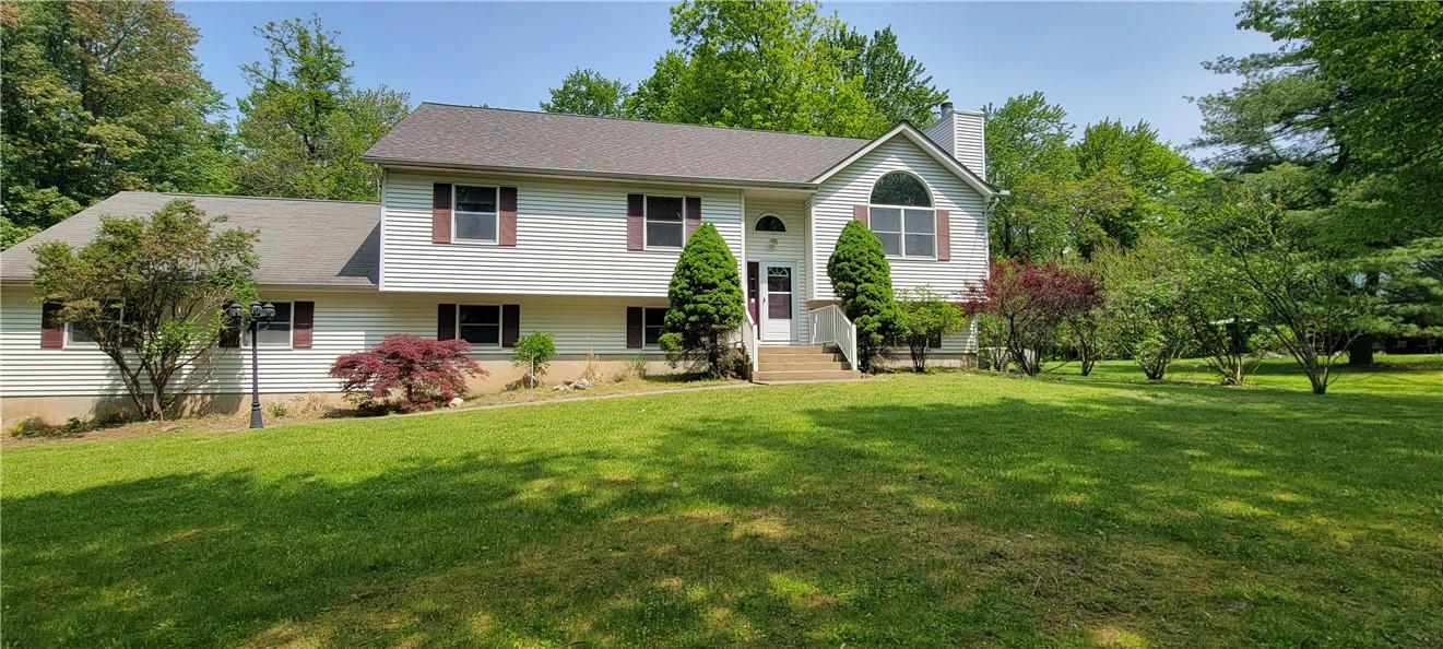 a view of a yard in front of house