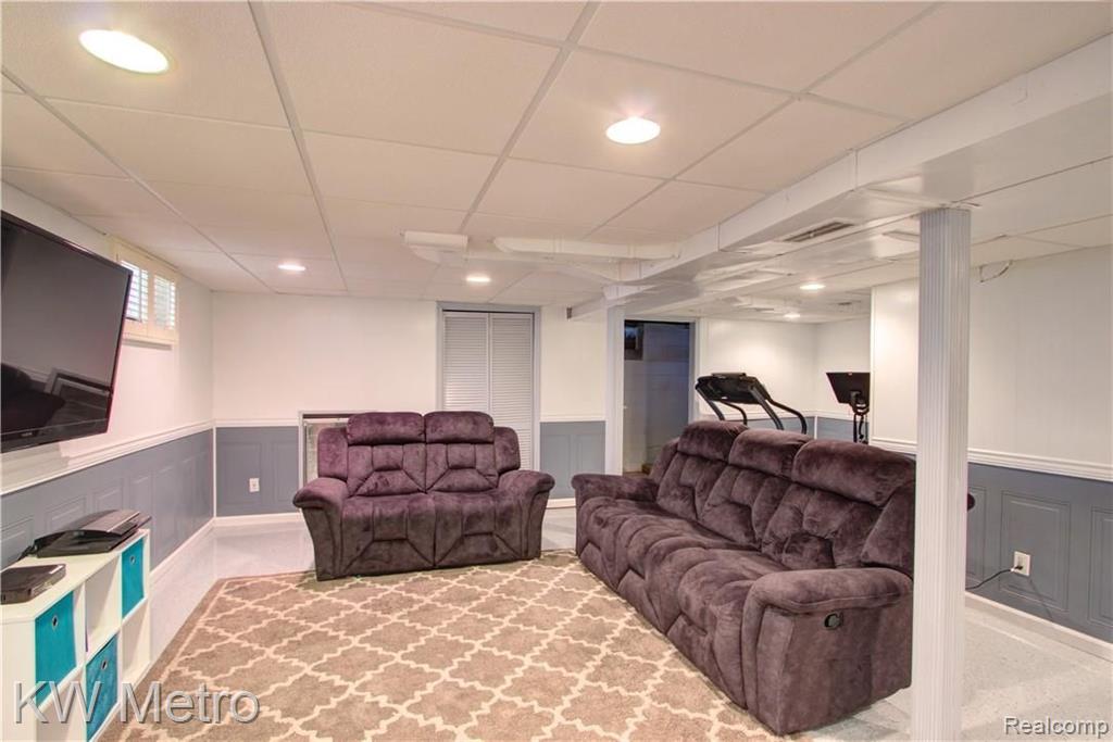 1800 Hampton Road Grosse Pointe Woods, MI 48236 - Photo 29 of 35