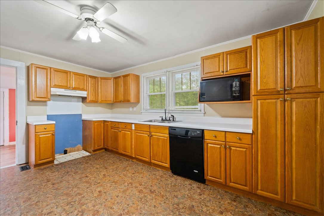 115 Tillman Street Liberty, SC 29657 - Photo 12 of 34