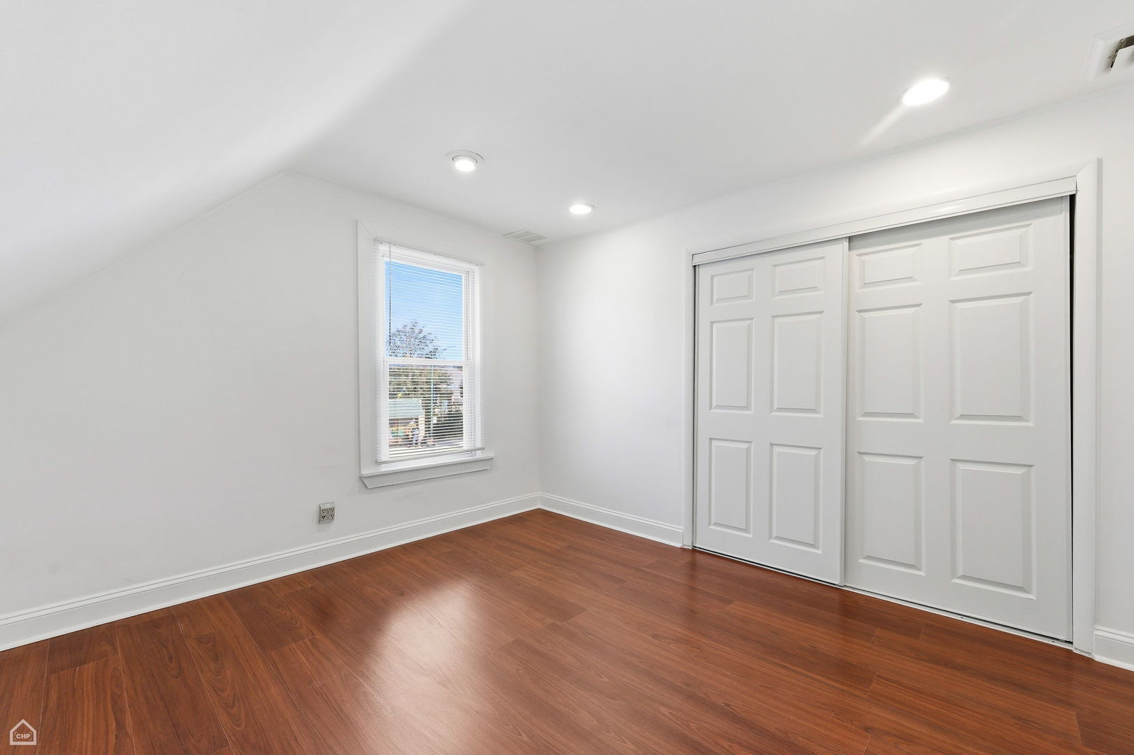 7635 West Foster Avenue Chicago, IL 60656 - Photo 22 of 24 a view of an empty room with wooden floor and a window