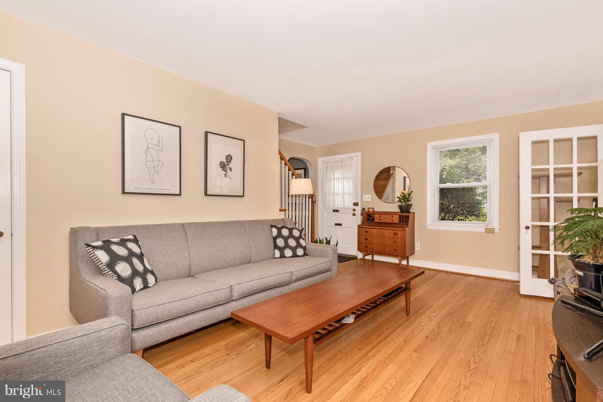 9216 Glenville Road Silver Spring, MD 20901 - Photo 3 of 24 Living Room
