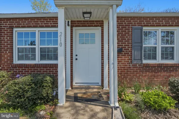 $300,000 | 210 Bacon Avenue, New Castle, DE 19720