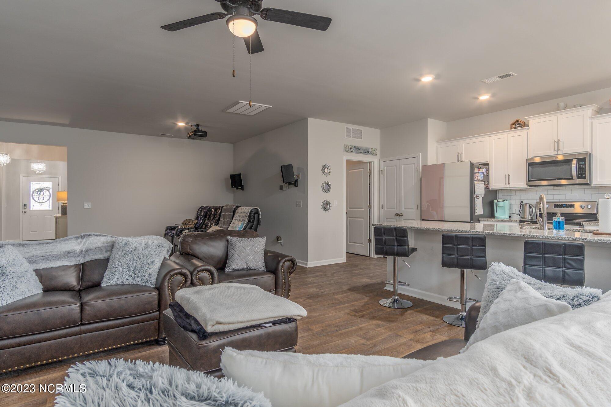 527 Dakota Road New Bern, NC 28560 - Photo 15 of 38 527 Dakota Ave-24