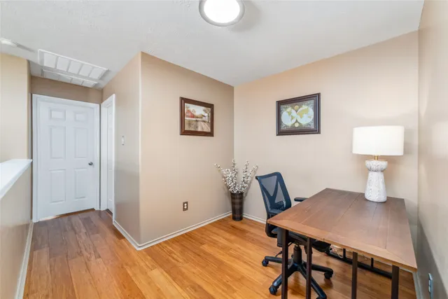 $2,300 | 203 West Stedhill Loop, The Woodlands, TX 77384