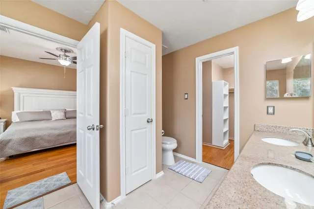 $2,300 | 203 West Stedhill Loop, The Woodlands, TX 77384