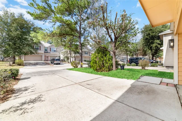 $2,300 | 203 West Stedhill Loop, The Woodlands, TX 77384