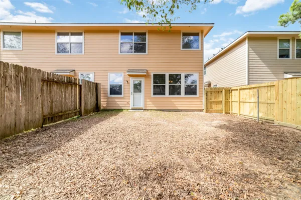 $2,100 | 203 West Stedhill Loop, Conroe, TX 77384