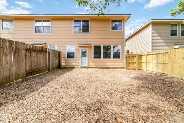 $2,300 | 203 West Stedhill Loop, The Woodlands, TX 77384