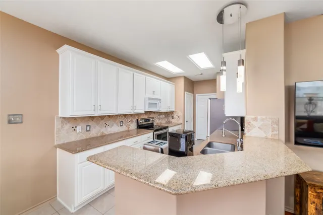 $2,300 | 203 West Stedhill Loop, The Woodlands, TX 77384