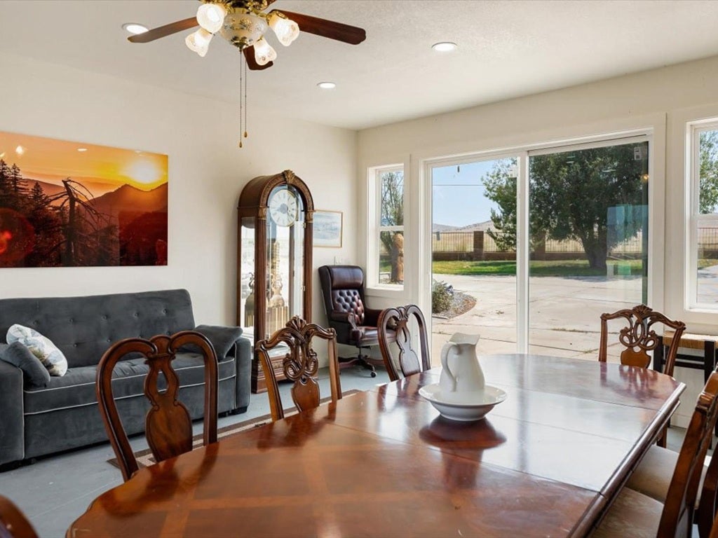 1821 Lichens Road Montague, CA 96064 - Photo 5 of 28 Gallery Image 5