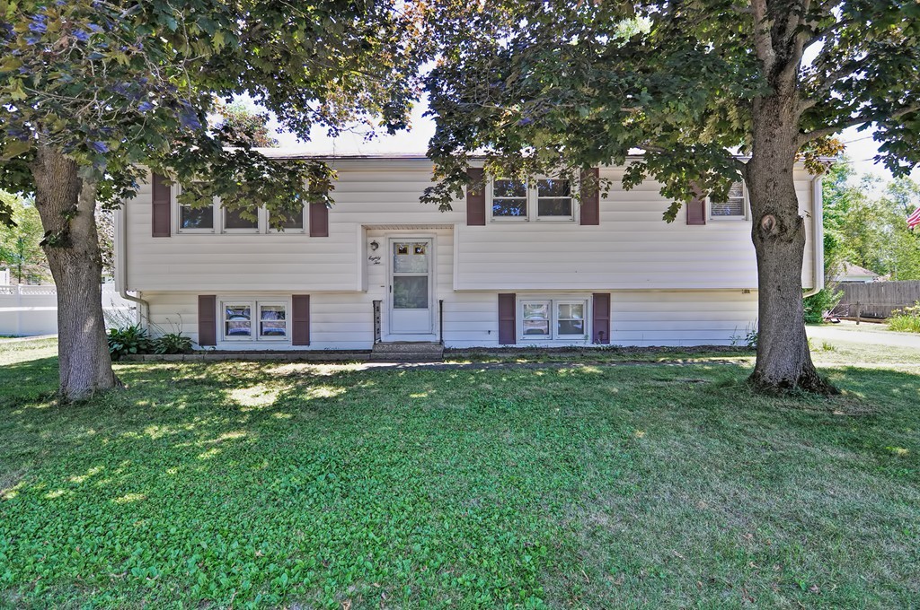 82 Woodruff Road Clinton, MA 01510 - Photo 1 of 25 Gallery Image 1