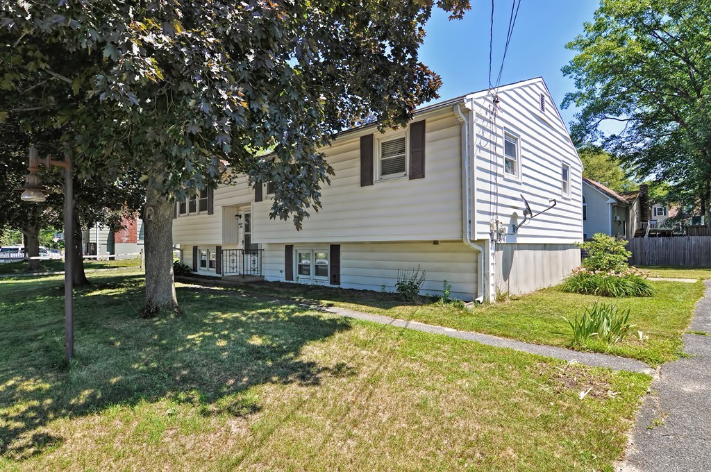 82 Woodruff Road Clinton, MA 01510 - Photo 2 of 25 Gallery Image 2