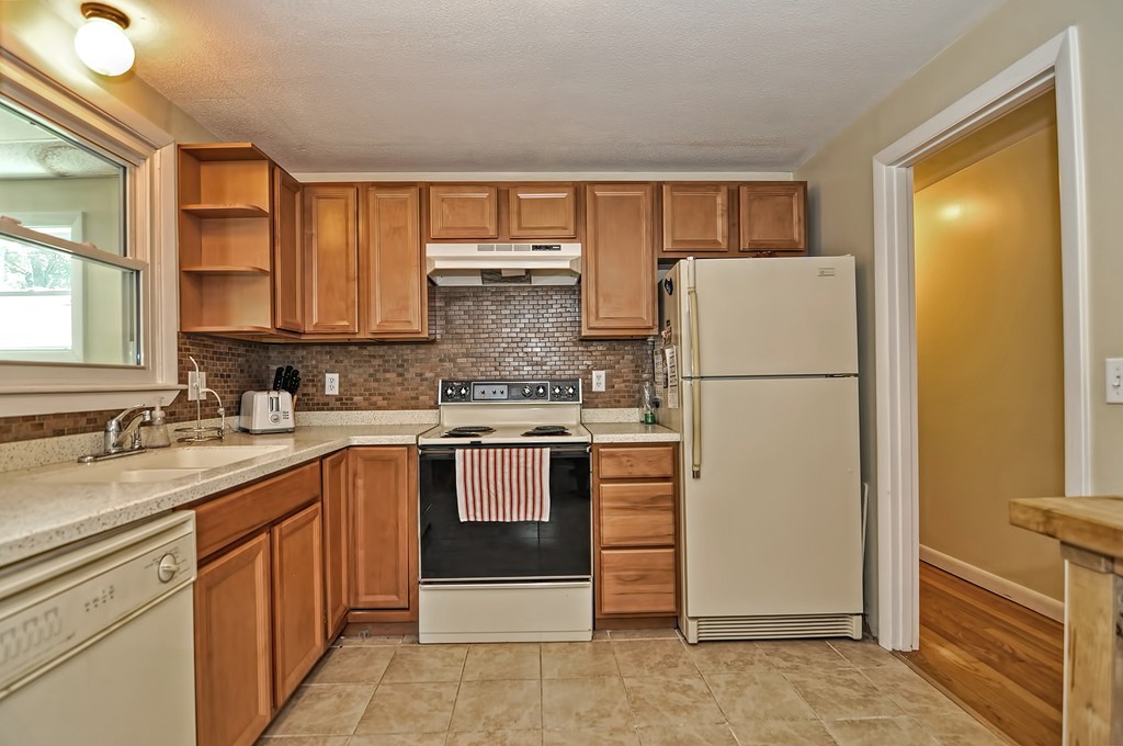 82 Woodruff Road Clinton, MA 01510 - Photo 3 of 25 Gallery Image 3
