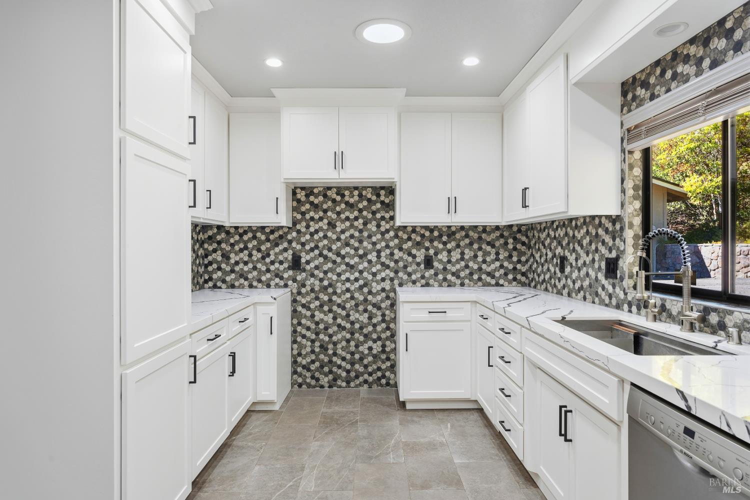 888 Watson Road Ukiah, CA 95482 - Photo 9 of 40 Gallery Image 9
