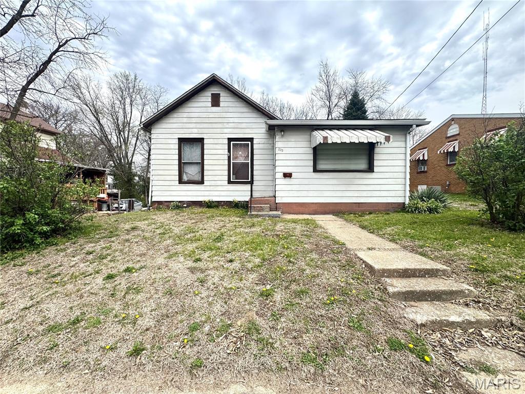 233 Springfield Road Hillsboro, IL 62049 - Photo 2 of 15