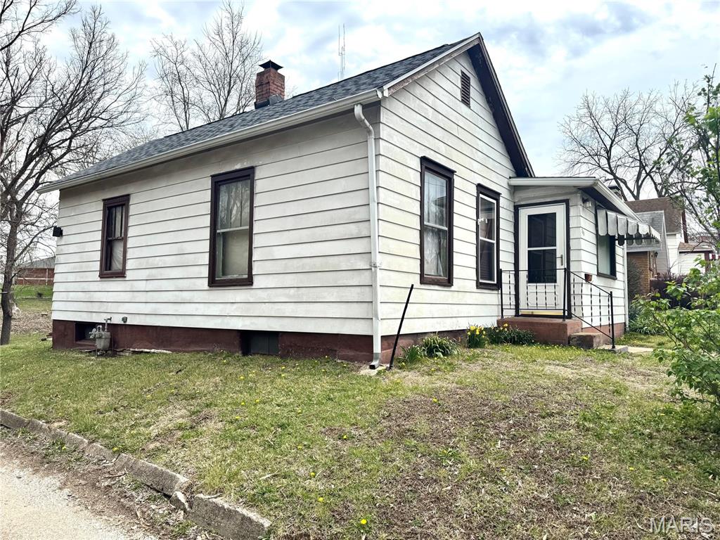 233 Springfield Road Hillsboro, IL 62049 - Photo 3 of 15