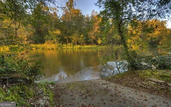 a view of a lake with houses in outdoor space