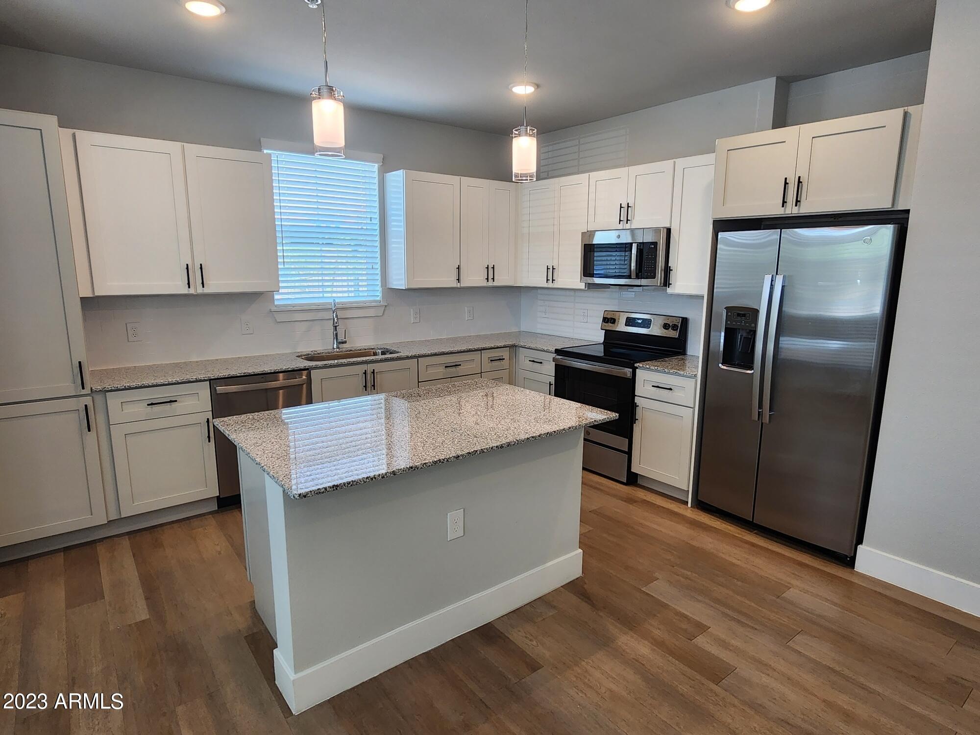15510 North La Cometa Avenue, Unit B4 Surprise, AZ 85374 - Photo 4 of 29 Kitchen