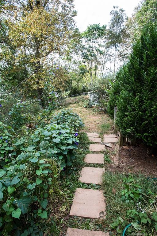 534 Deaverview Road Asheville, NC 28806 - Photo 3 of 15 Gallery Image 3