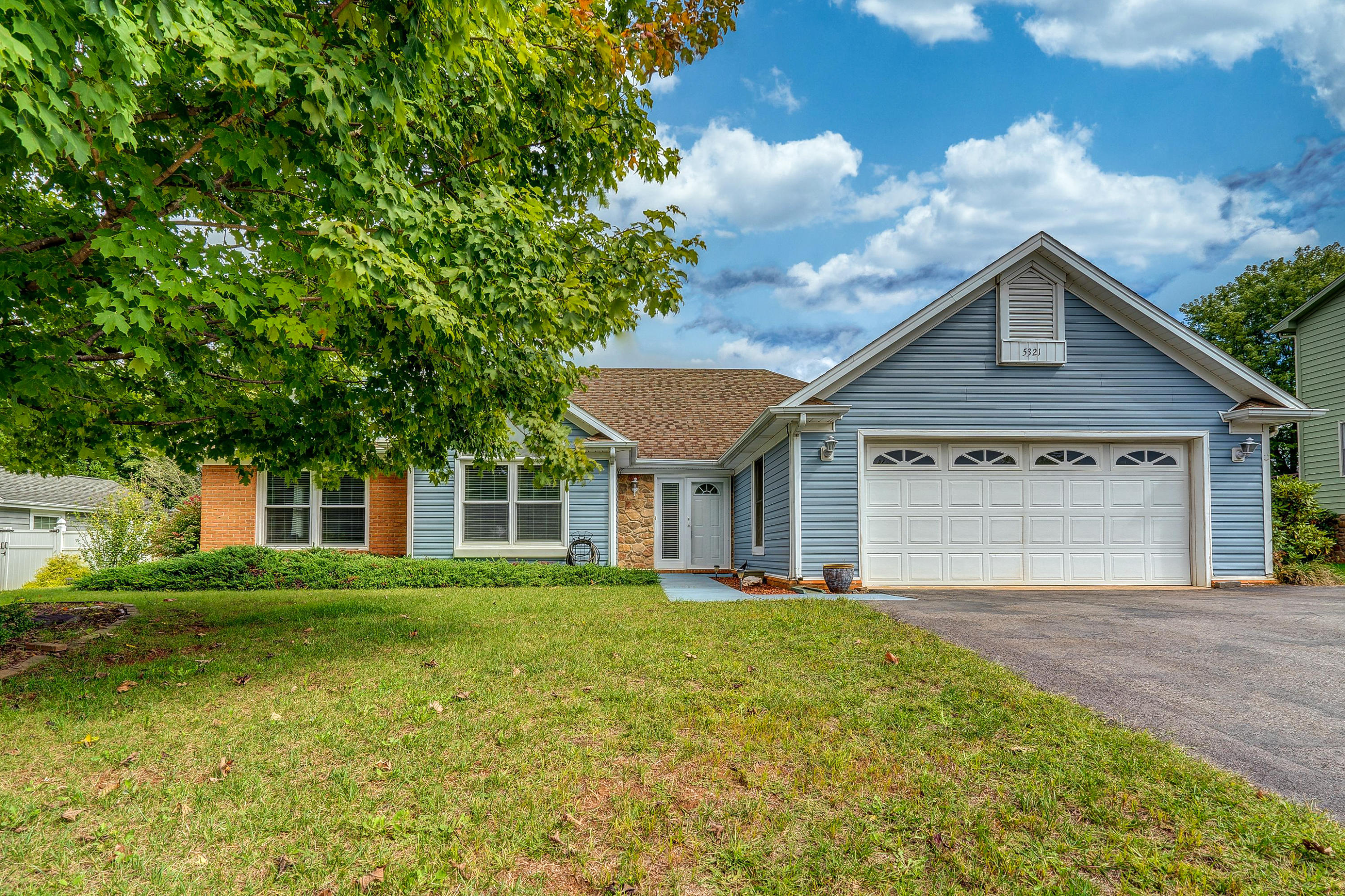 5321 Huntridge Road Roanoke, VA 24012 - Photo 1 of 32 DSC00186_87_88_89_90
