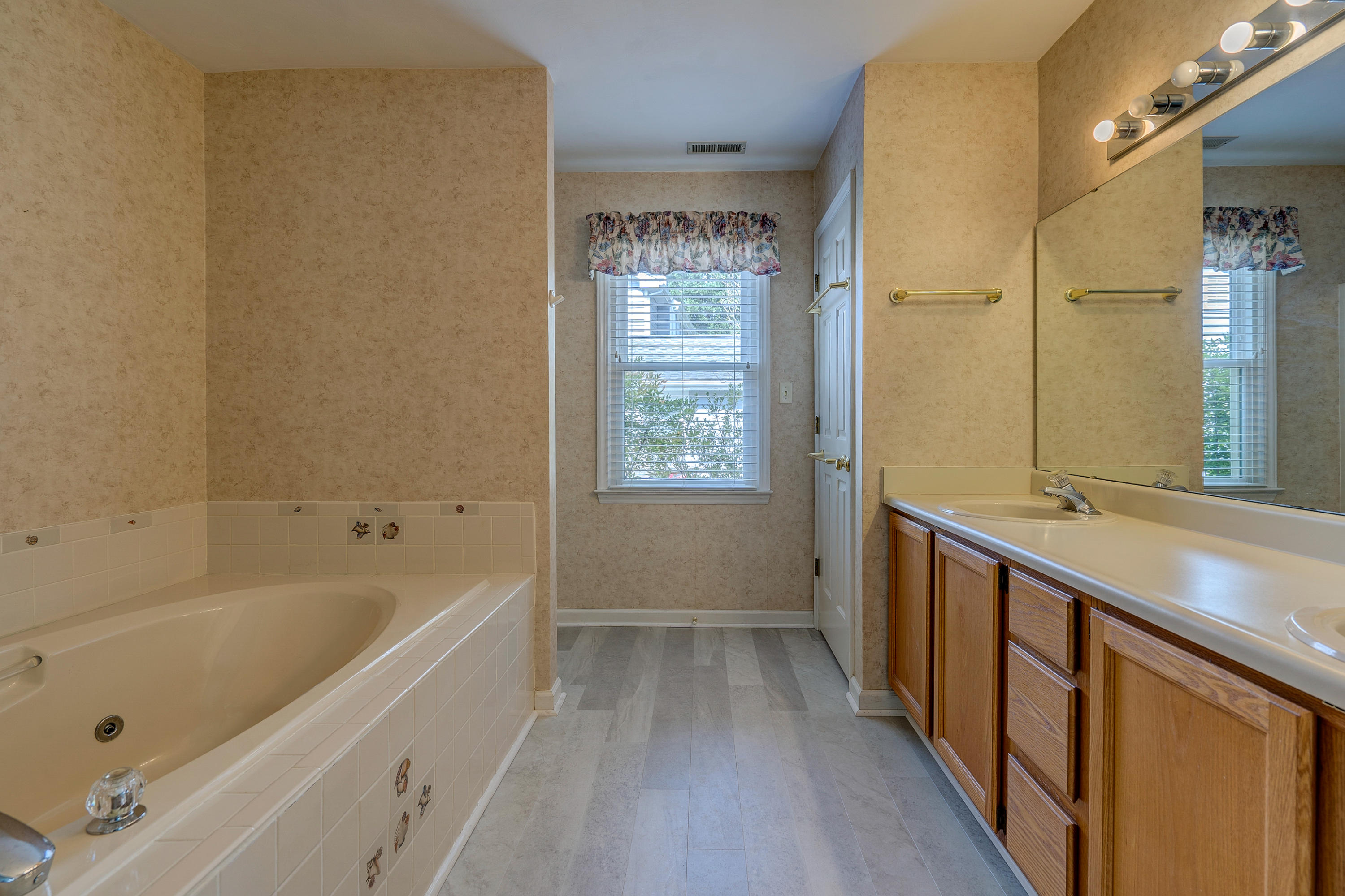 5321 Huntridge Road Roanoke, VA 24012 - Photo 22 of 32 DSC00116-2_17-2_18-2_19-2_20-2