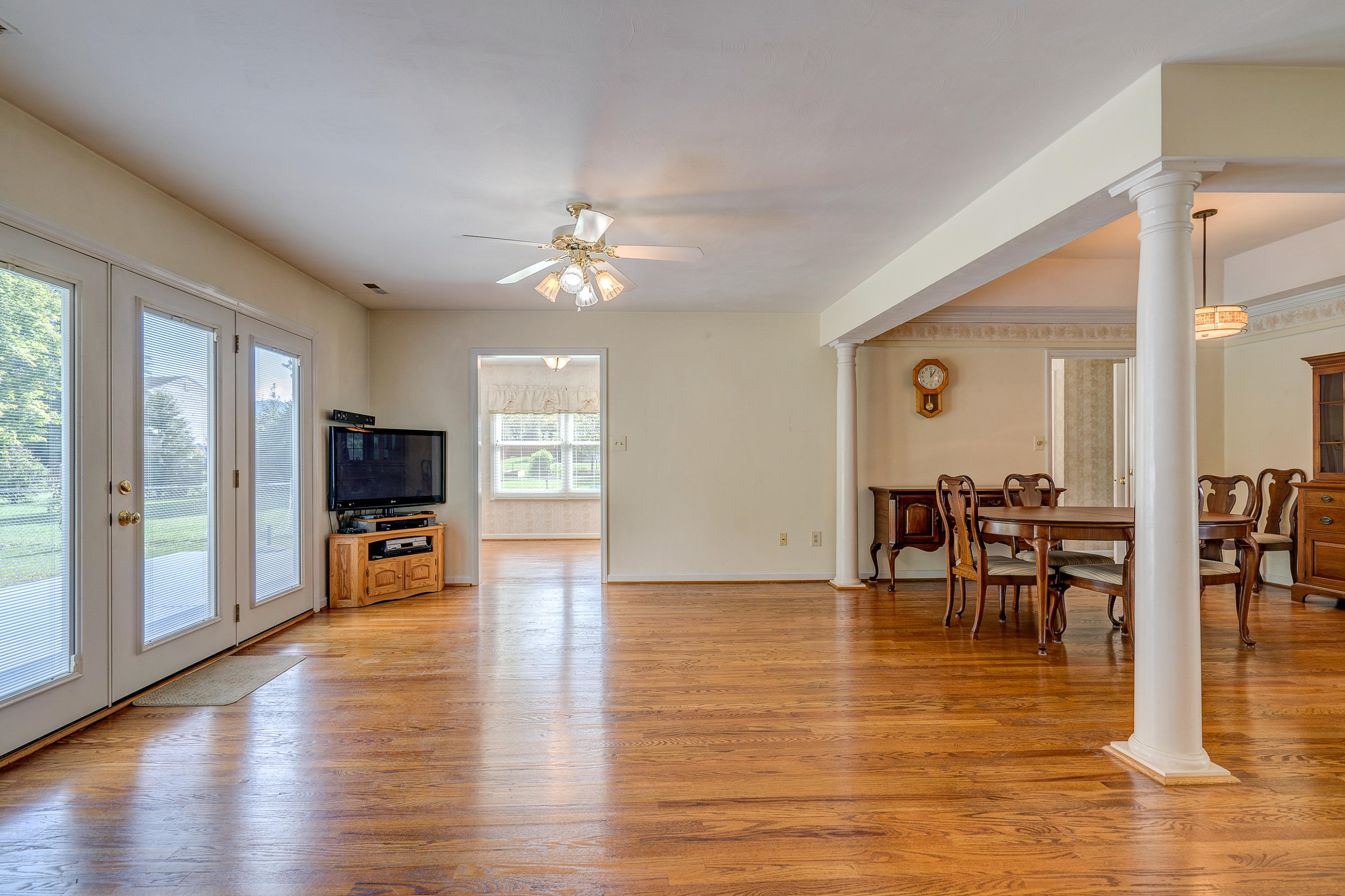5321 Huntridge Road Roanoke, VA 24012 - Photo 6 of 32 DSC00016-2_17-2_18-2_19-2_20-2