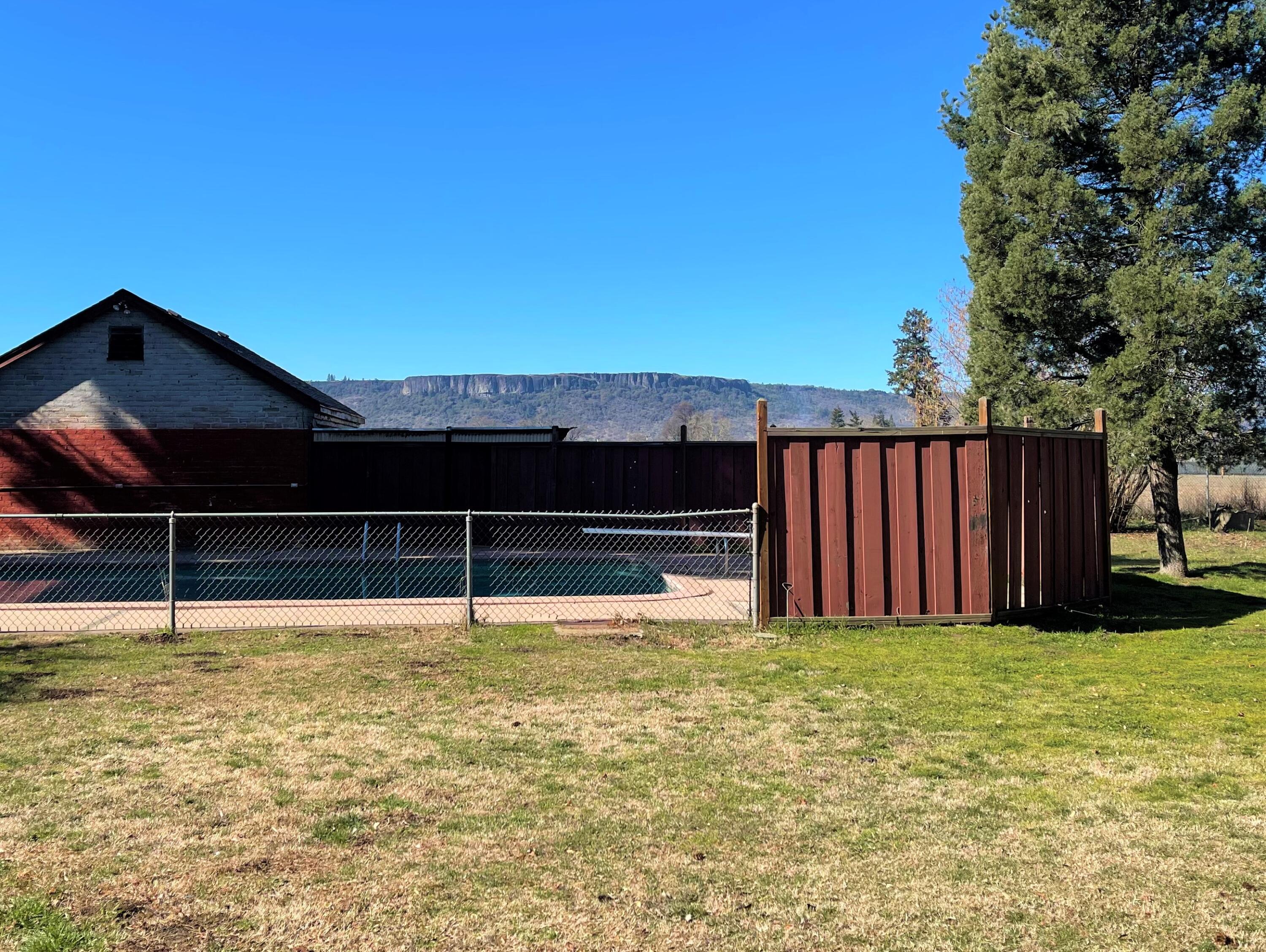 9445 Table Rock Road White City, OR 97503 - Photo 19 of 55 a view of a backyard