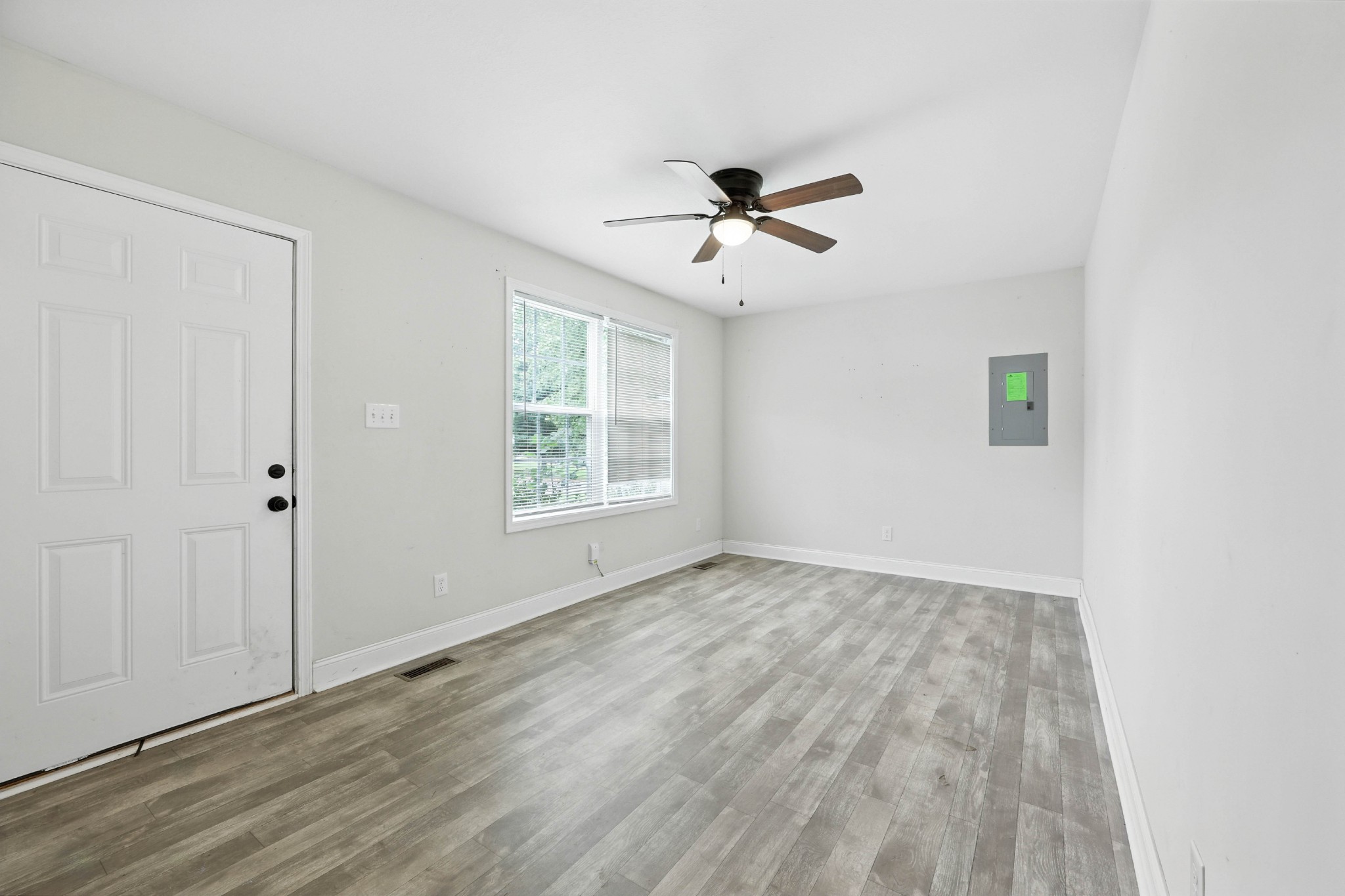 413 Martin Road Clarksville, TN 37042 - Photo 7 of 24 Gallery Image 7