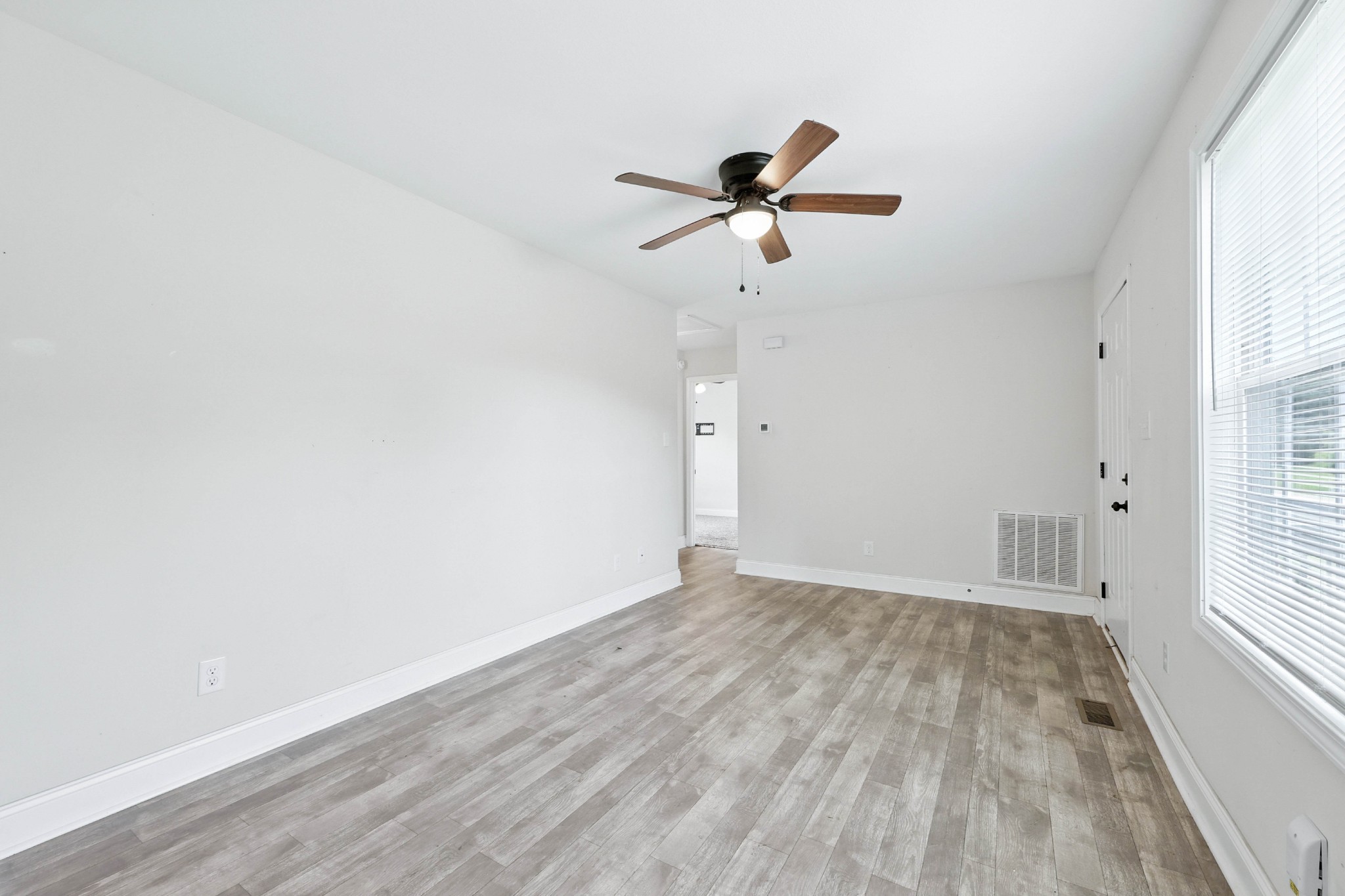 413 Martin Road Clarksville, TN 37042 - Photo 8 of 24 Gallery Image 8
