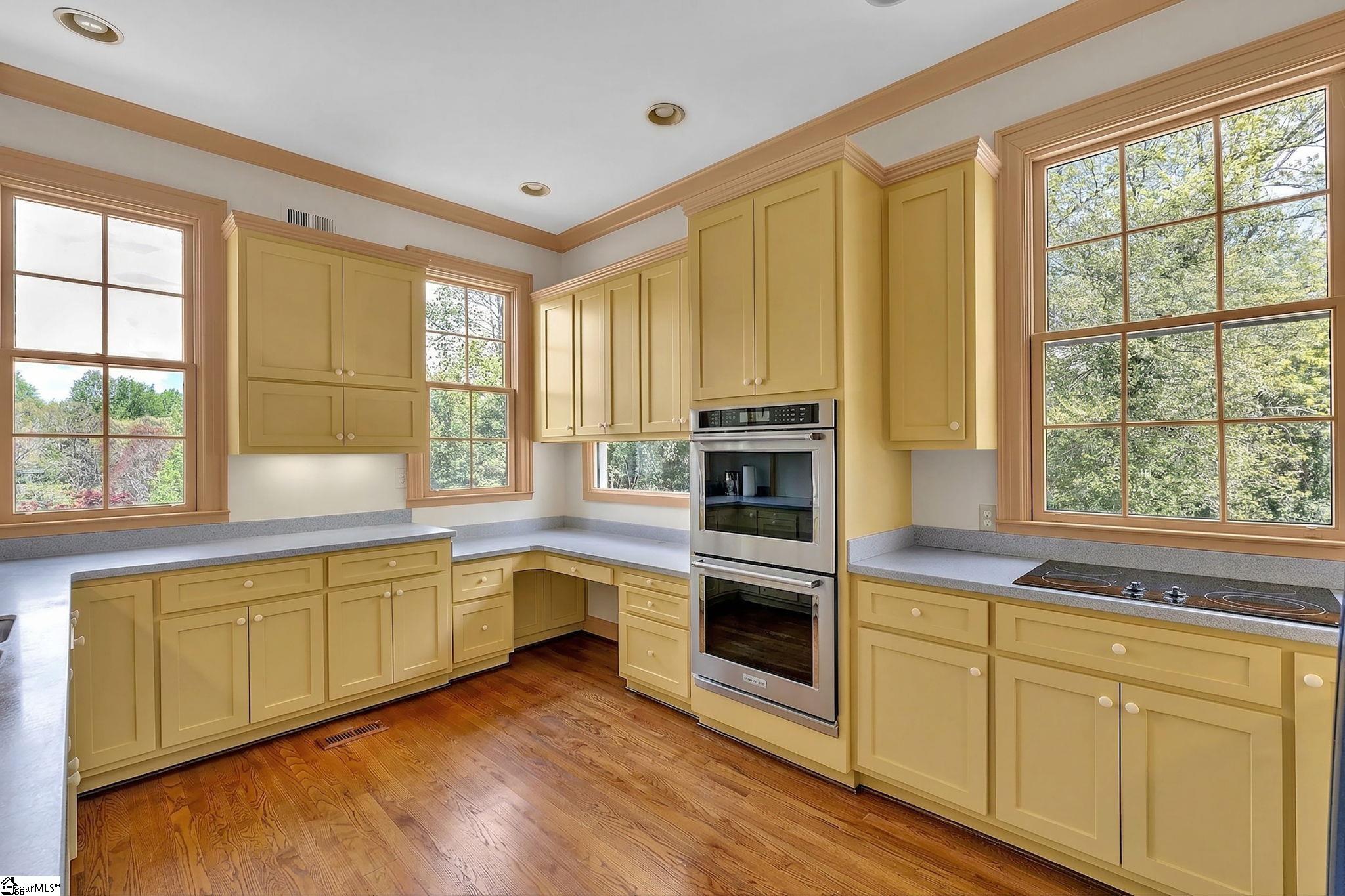 644 Altamont Road Greenville, SC 29609 - Photo 11 of 49