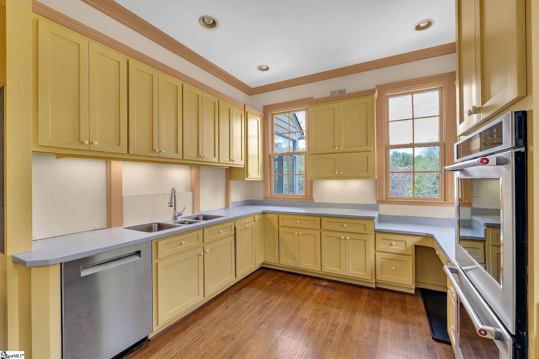 644 Altamont Road Greenville, SC 29609 - Photo 12 of 49