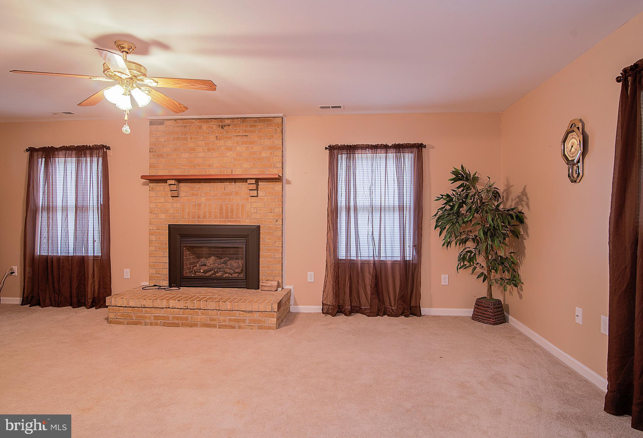 16055 Round Hill Road King George, VA 22485 - Photo 19 of 30 Living Room