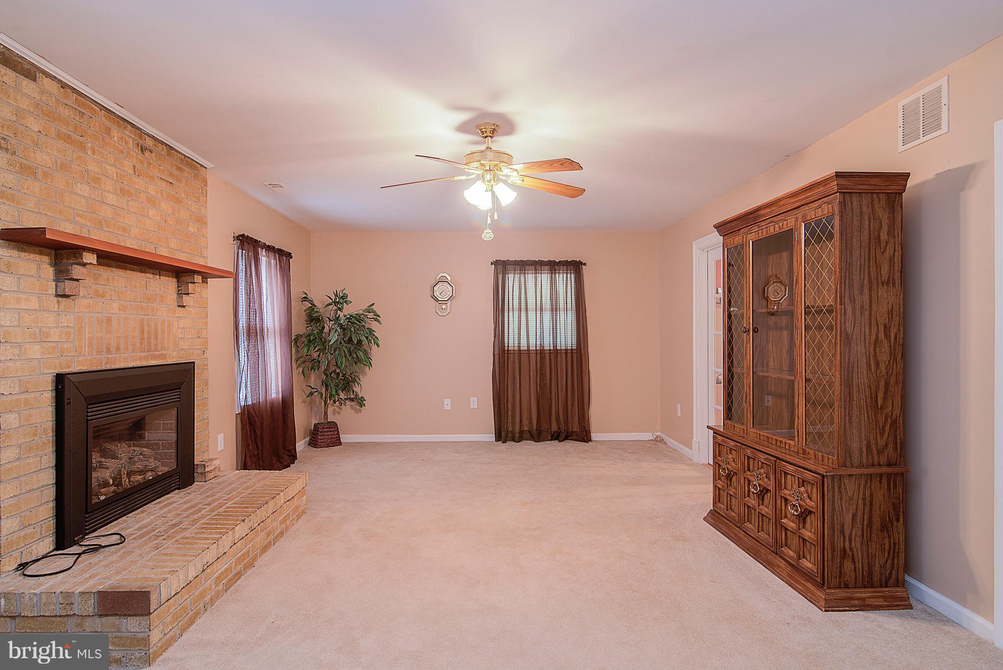 16055 Round Hill Road King George, VA 22485 - Photo 20 of 30 Family Room