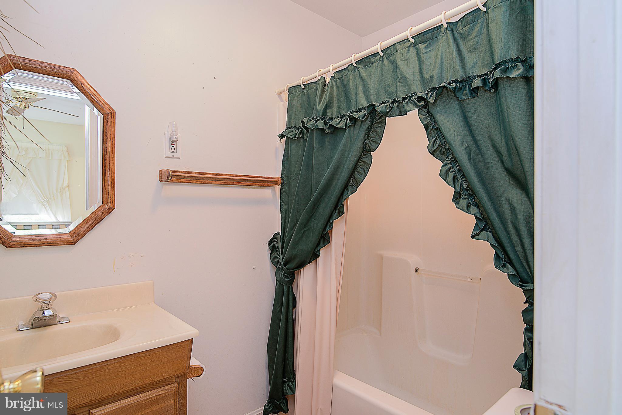 16055 Round Hill Road King George, VA 22485 - Photo 25 of 30 Bath