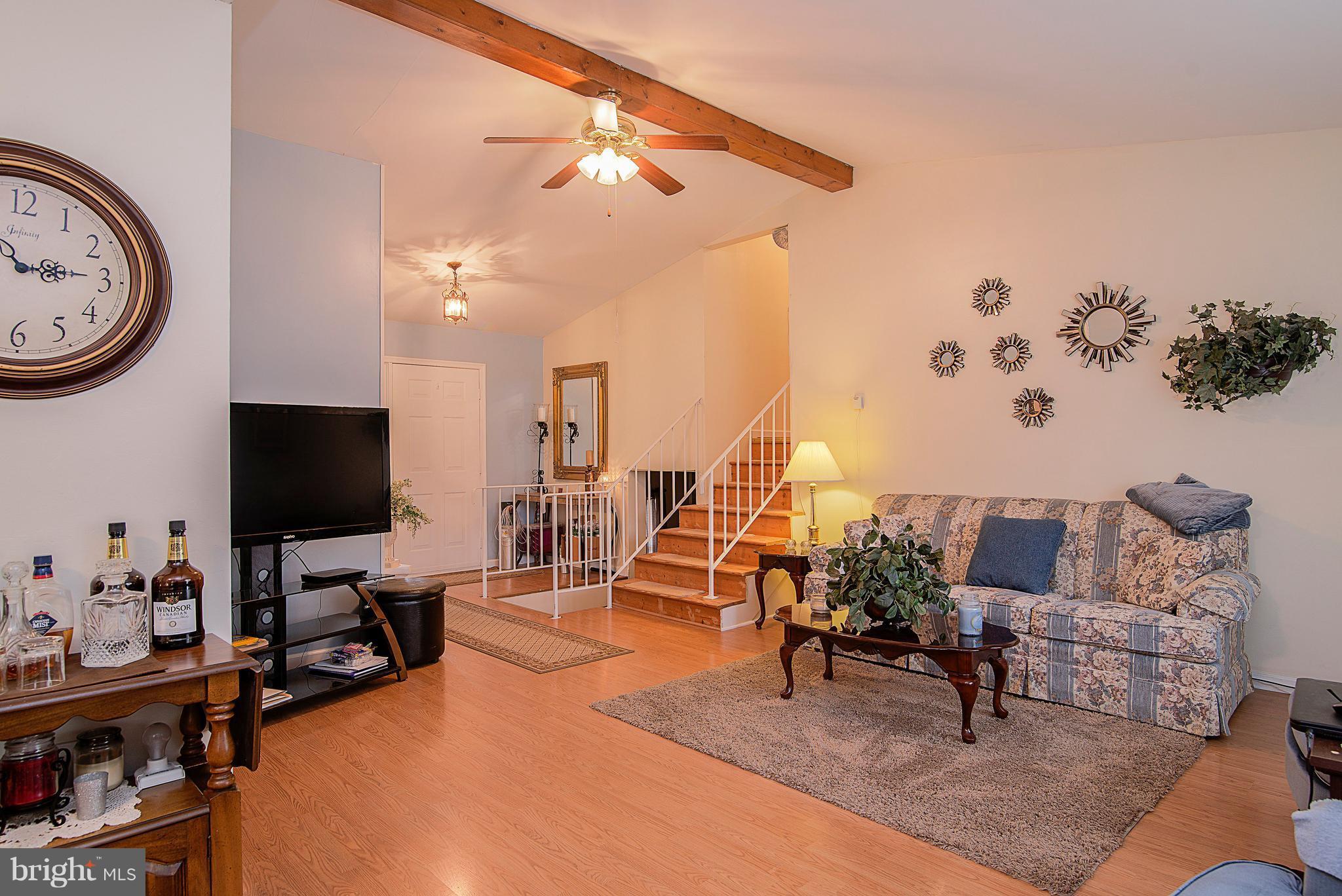 16055 Round Hill Road King George, VA 22485 - Photo 5 of 30 Living Room