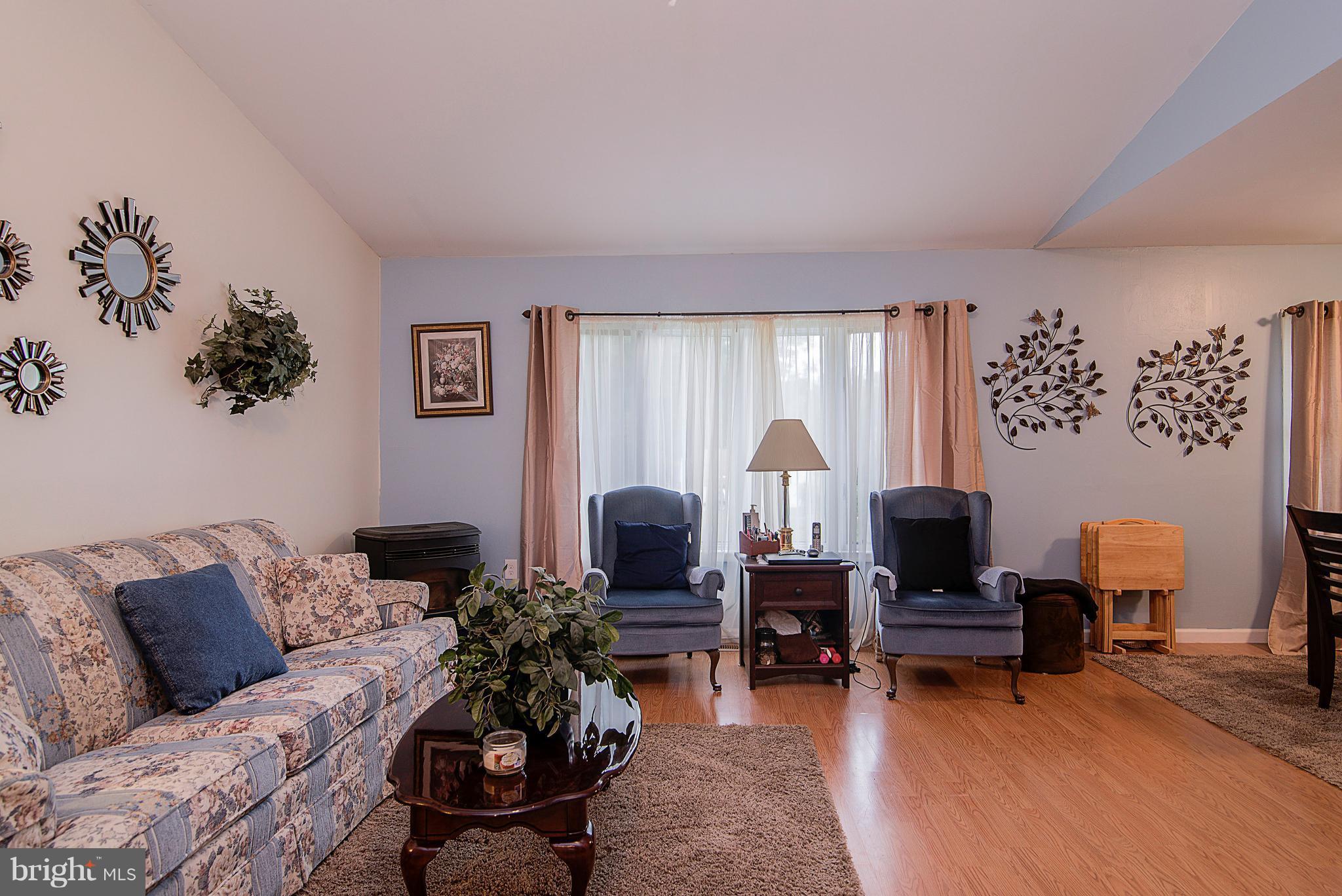 16055 Round Hill Road King George, VA 22485 - Photo 6 of 30 Living Room