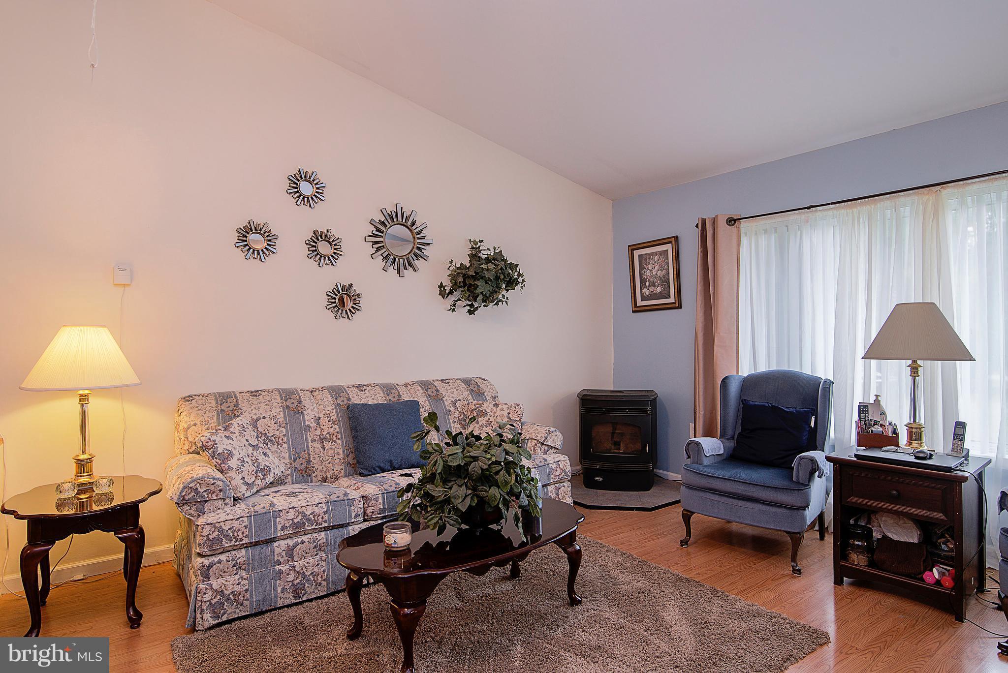 16055 Round Hill Road King George, VA 22485 - Photo 7 of 30 Living Room