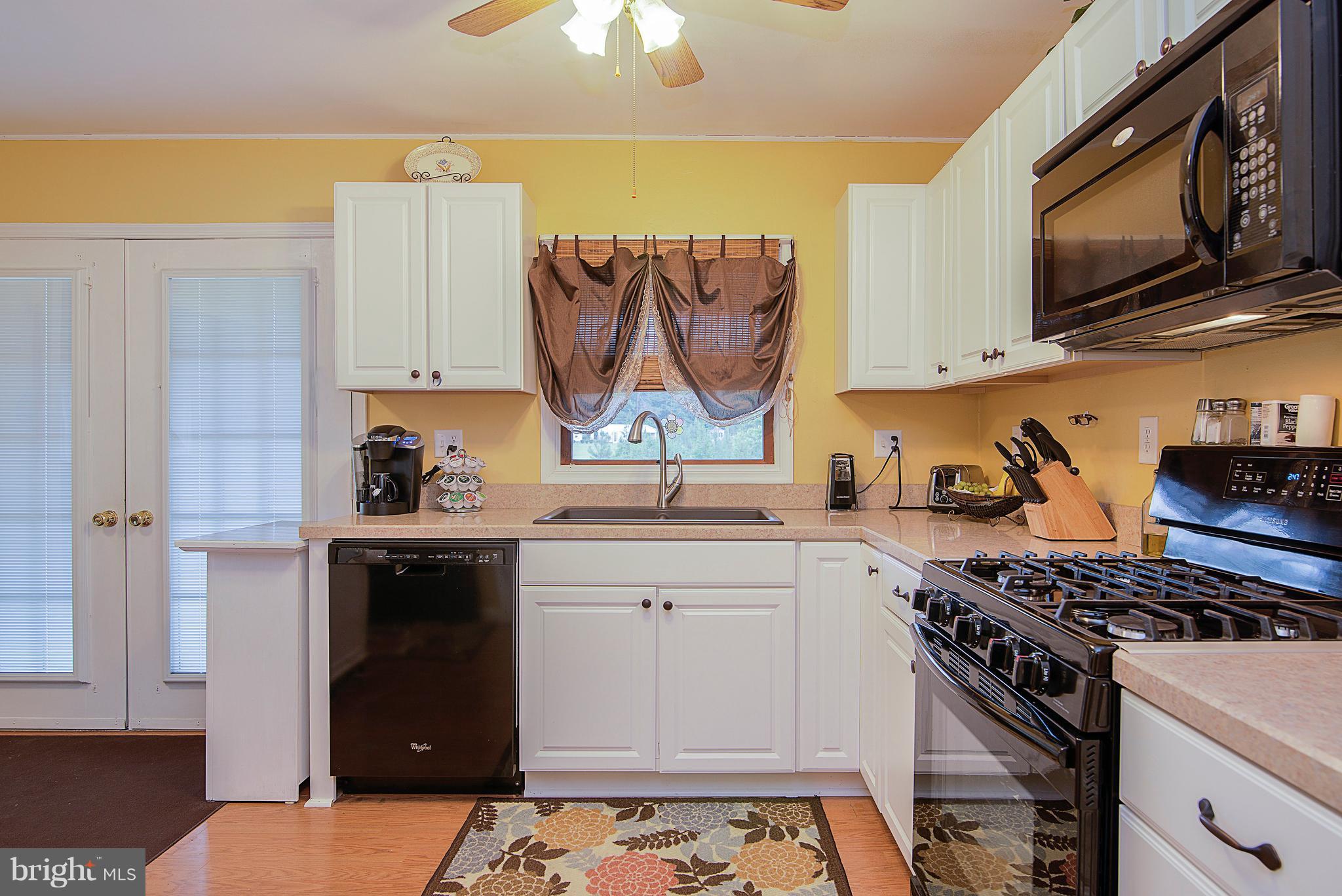 16055 Round Hill Road King George, VA 22485 - Photo 10 of 30 Living Room