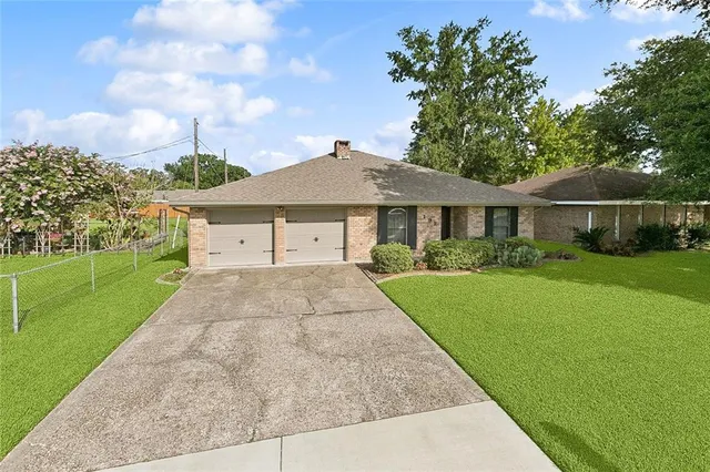 $299,000 | 192 Lakewood Drive, Luling, LA 70070