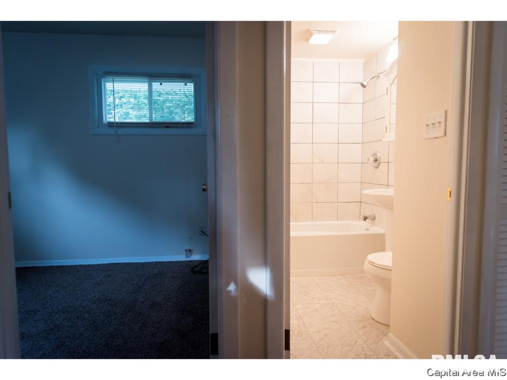 3216 Saxony Road Springfield, IL 62703 - Photo 12 of 24