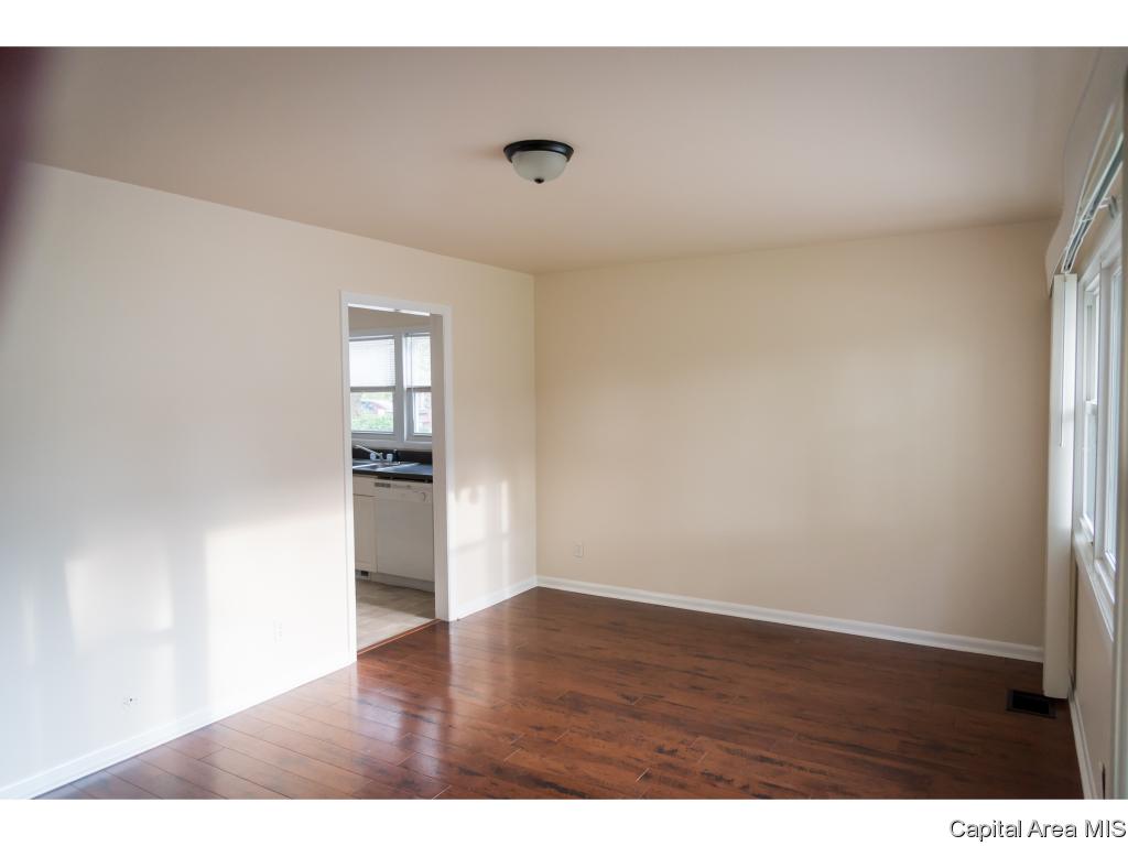 3216 Saxony Road Springfield, IL 62703 - Photo 3 of 24
