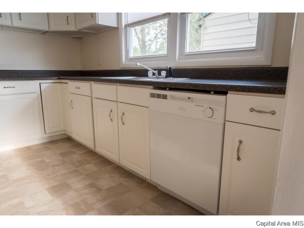 3216 Saxony Road Springfield, IL 62703 - Photo 7 of 24