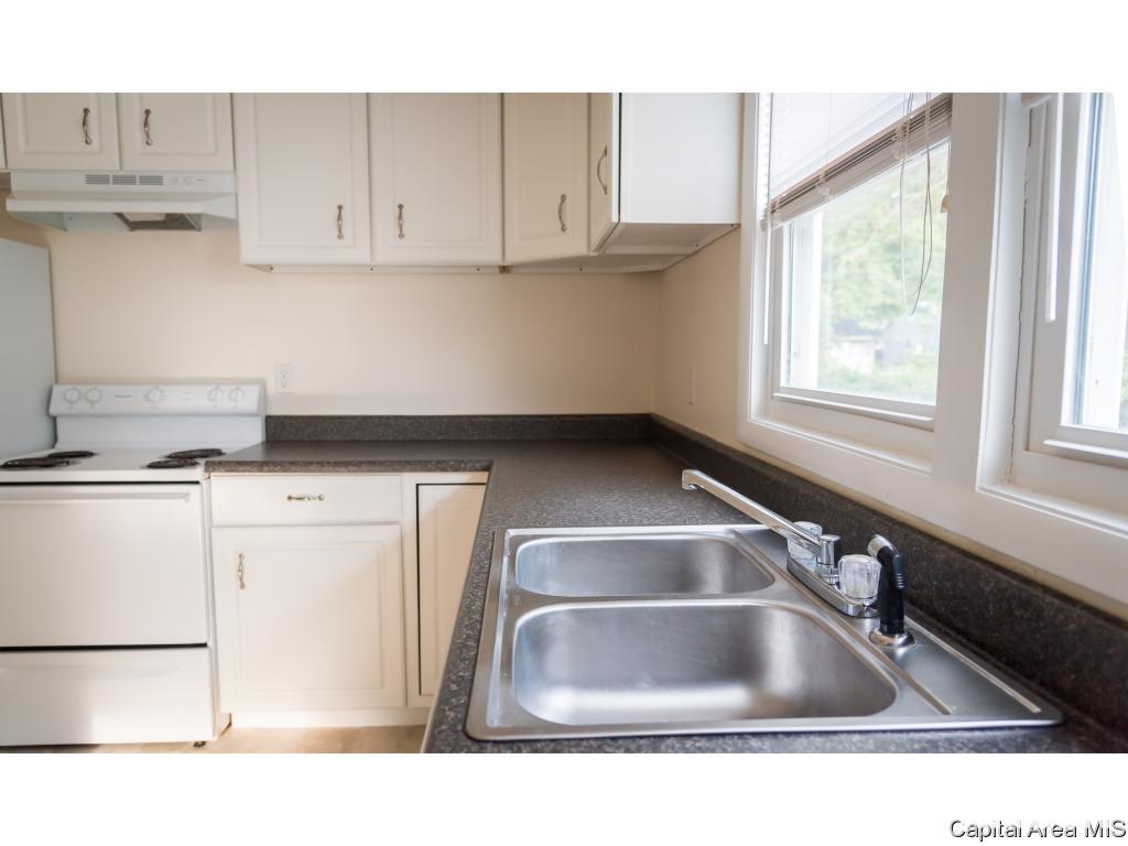 3216 Saxony Road Springfield, IL 62703 - Photo 8 of 24