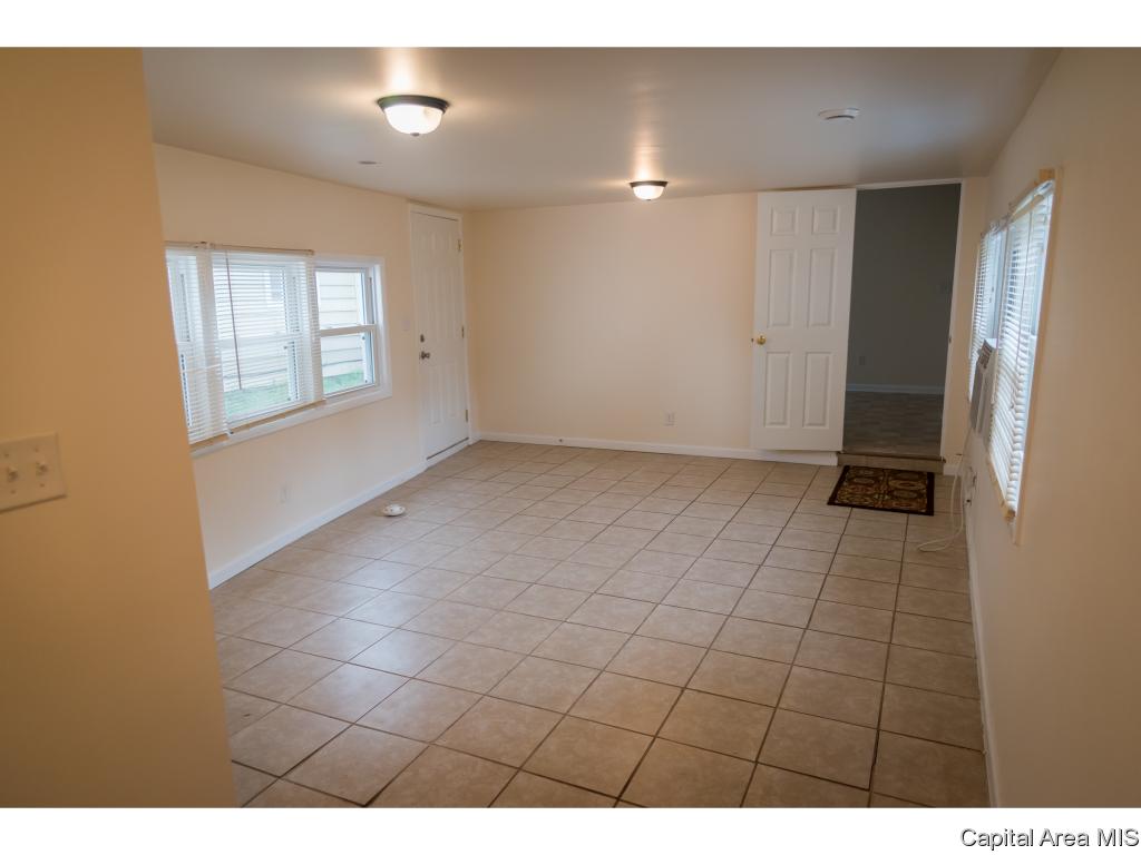 3216 Saxony Road Springfield, IL 62703 - Photo 9 of 24