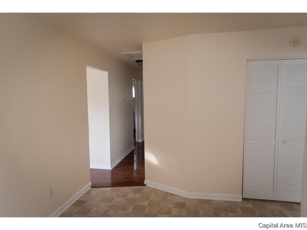 3216 Saxony Road Springfield, IL 62703 - Photo 10 of 24