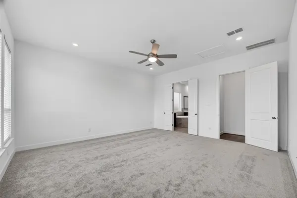 a view of an empty room with a ceiling fan