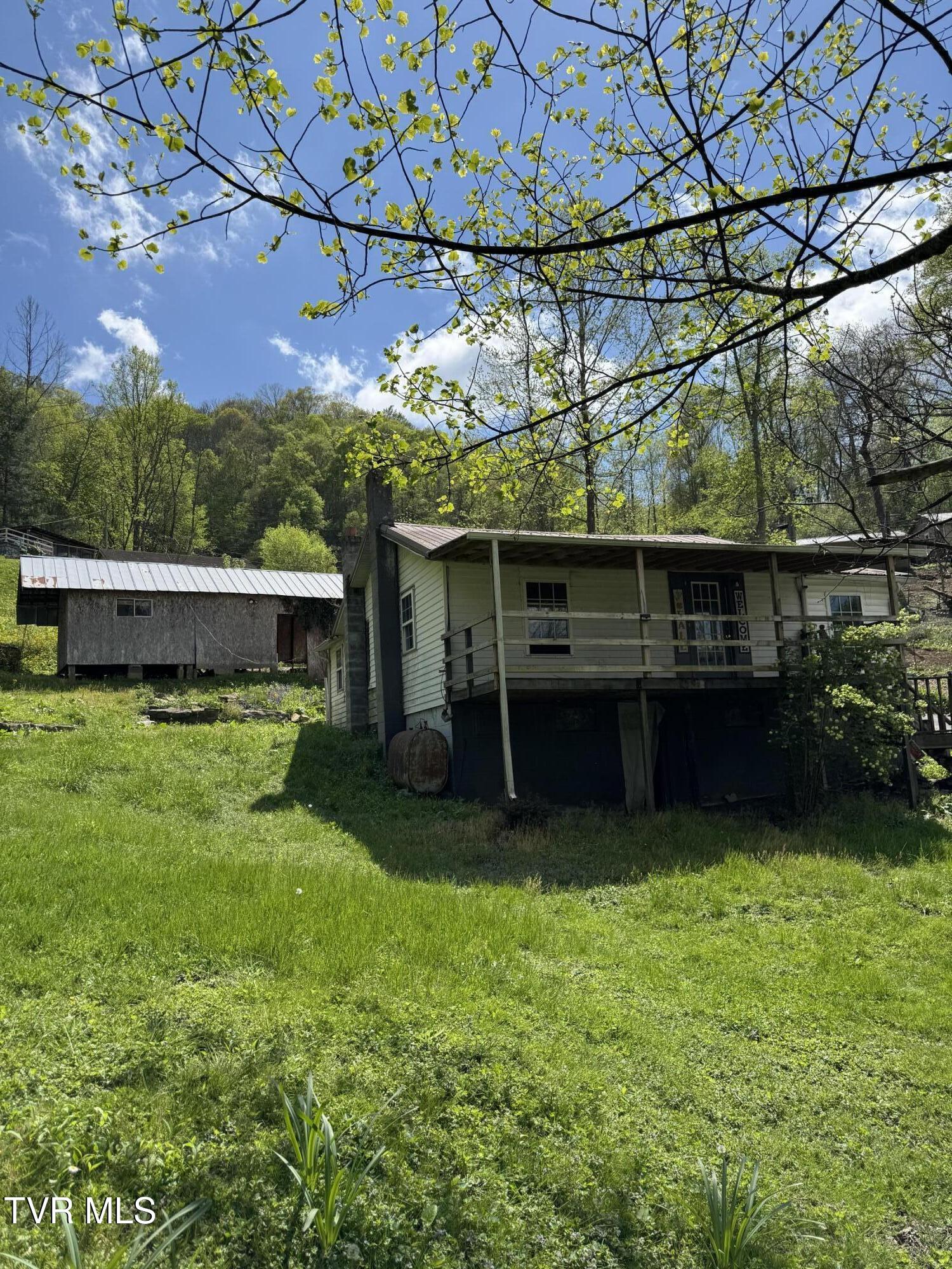 11590 Cedar Road Pound, VA 24279 - Photo 2 of 16 IMG_0421